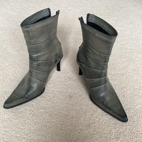 Boots - Picture 7 of 8